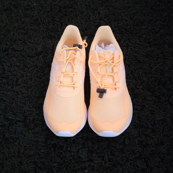 New Balance - Picture 2 of 5